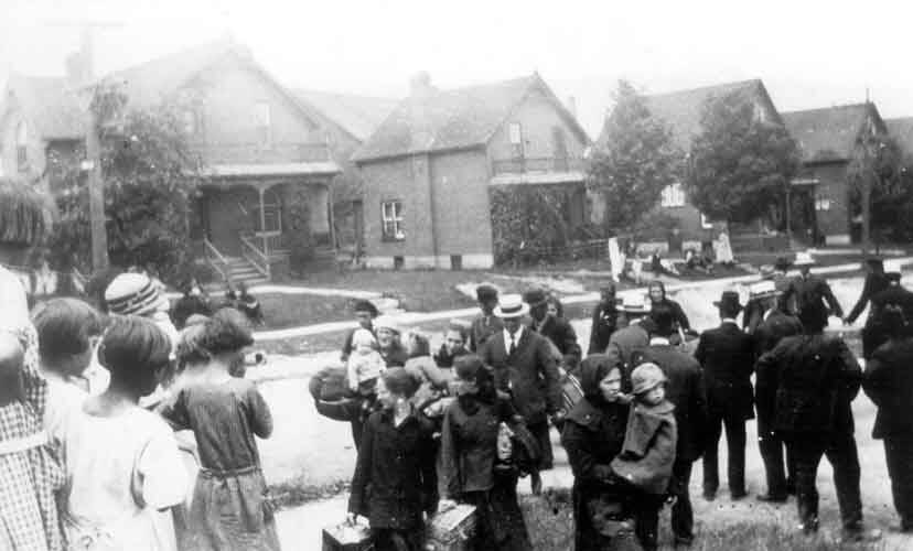 Mennonite refugees arrive in Waterloo