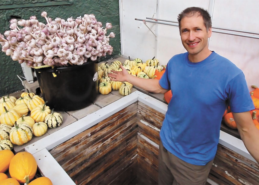 Saskatoon man teaches gardening online