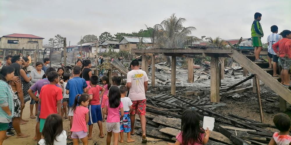 Fire destroys church and five homes in Iquitos, Peru