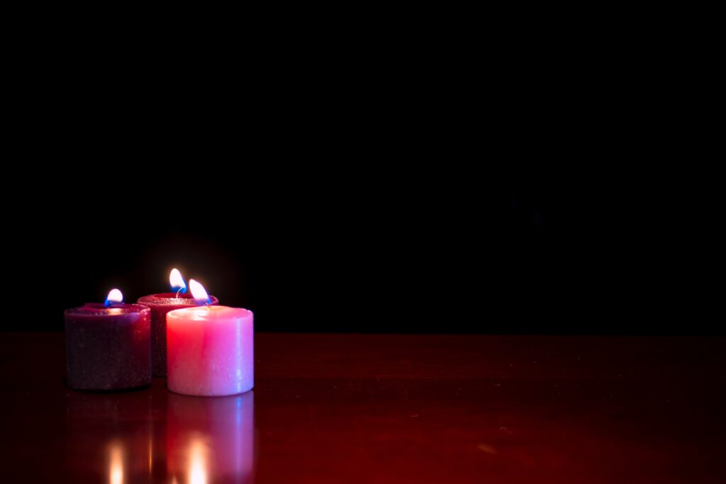 advent_peace_prayer_-_unsplash_photo_by_robert_thiemann