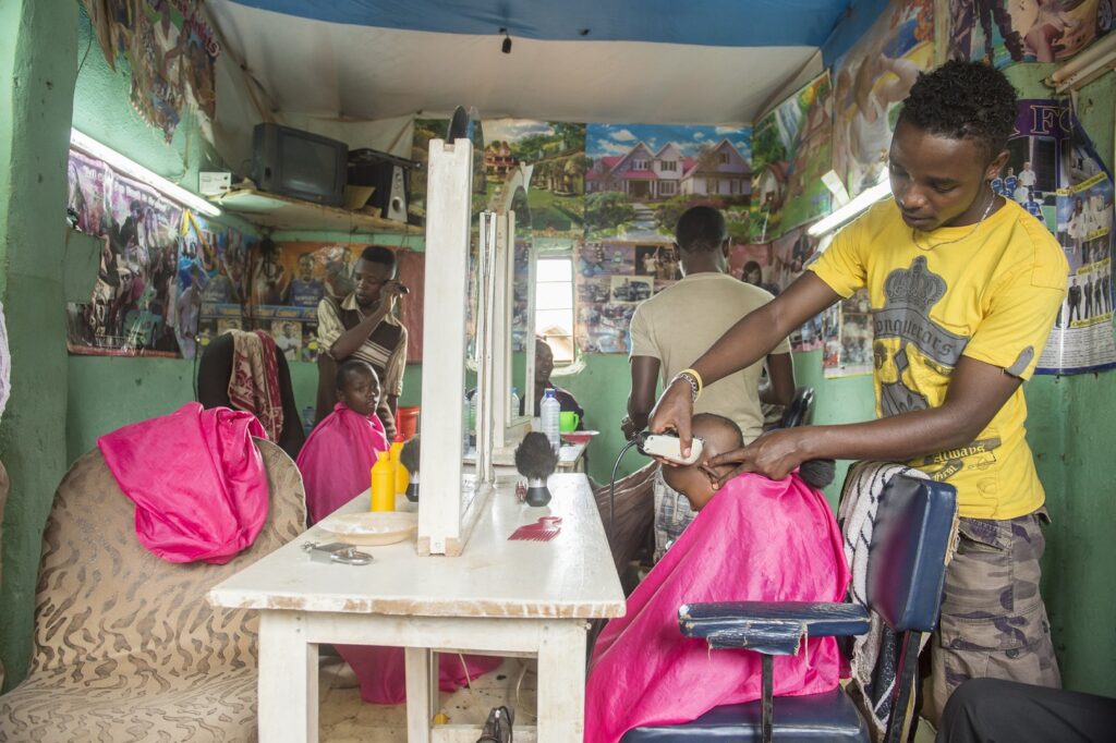 rwanda_haircut_shop